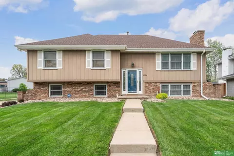 10724 V St, Omaha, NE 68127