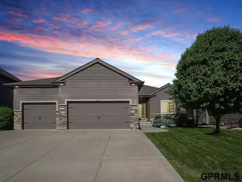 2710 N 189 St, Elkhorn, NE 68022