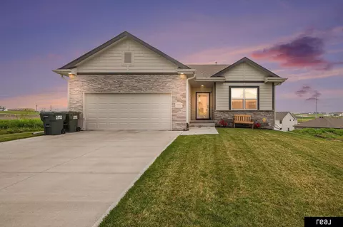 12218 S 113 St, Papillion, NE 68046