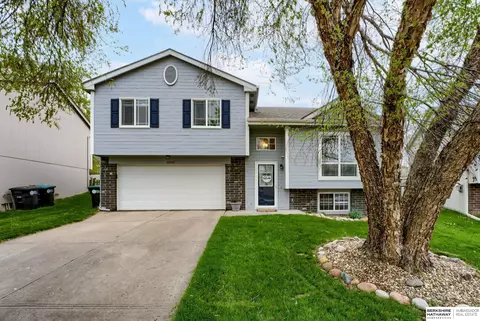 11660 Newport Ave, Omaha, NE 68164