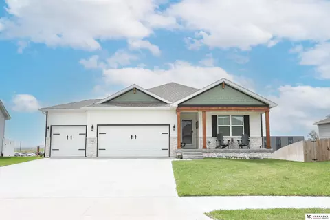 410 N 10th Ave, Springfield, NE 68059
