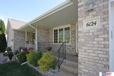 6124 S 81st St, Lincoln, NE 68516