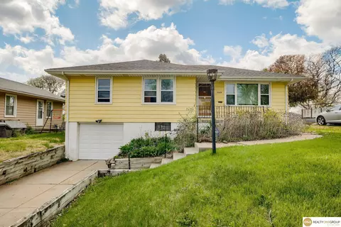 5329 N 45th St, Omaha, NE 68104