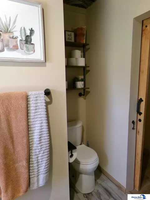 Bath - 1904 Ella St, Beatrice, NE 68310 photo 4 of 11