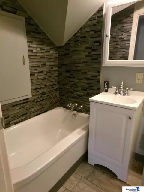Bath - 1904 Ella St, Beatrice, NE 68310 photo 8 of 11