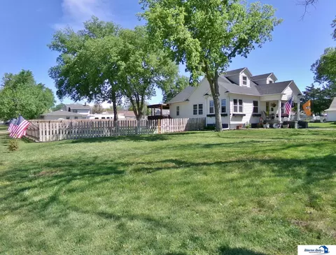 Exterior - 1904 Ella St, Beatrice, NE 68310 photo 11 of 13