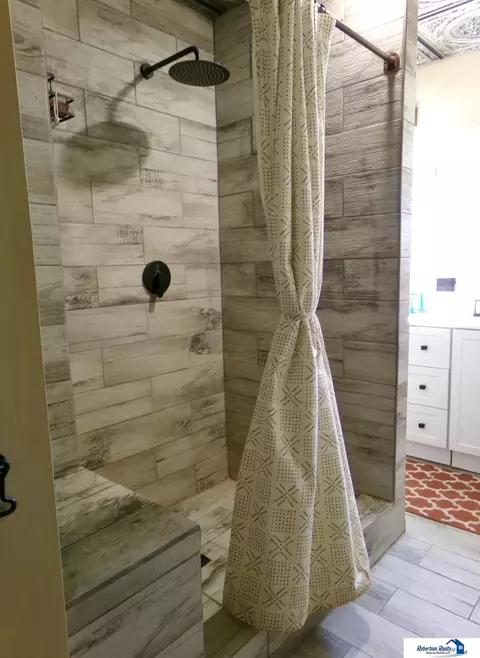 Bath - 1904 Ella St, Beatrice, NE 68310 photo 5 of 11