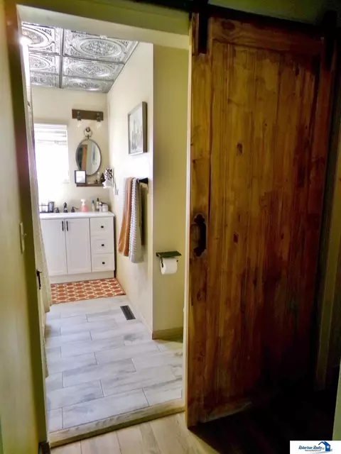 Bath - 1904 Ella St, Beatrice, NE 68310 photo 1 of 11