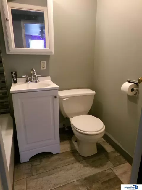 Bath - 1904 Ella St, Beatrice, NE 68310 photo 9 of 11
