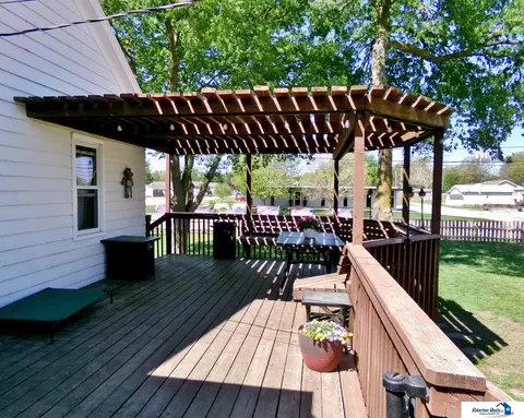 Exterior - 1904 Ella St, Beatrice, NE 68310 photo 5 of 13