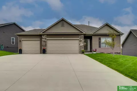 15105 Elmwood Dr, Bennington, NE 68007