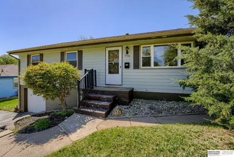 5701 Grand Ave, Omaha, NE 68104