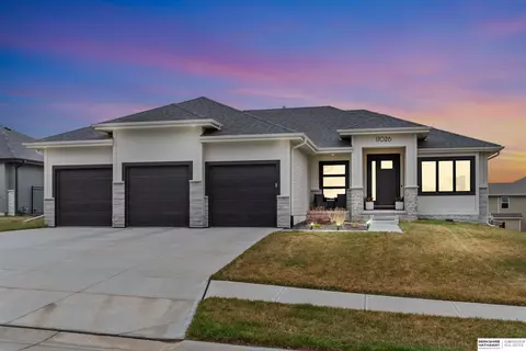 17026 Emma St, Bennington, NE 68007