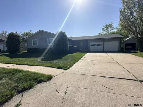 305 N Linden St, Davenport, NE 68335