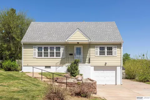 4028 Mary St, Omaha, NE 68112