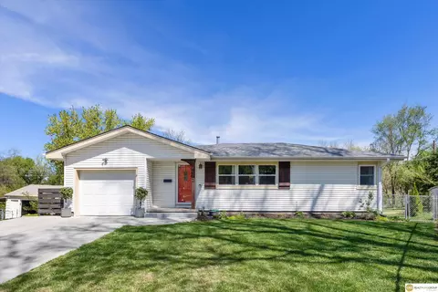 4912 Drexel St, Omaha, NE 68117