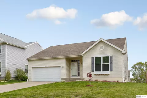 8903 S 167th St, Omaha, NE 68136