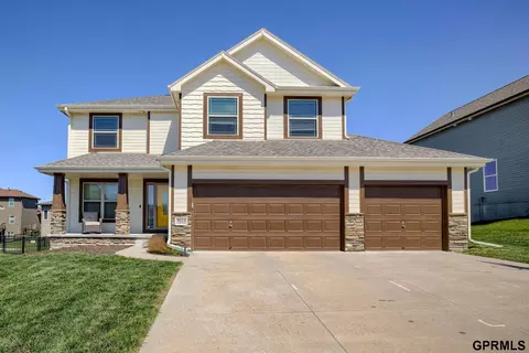 9613 N 150 Ave, Bennington, NE 68007