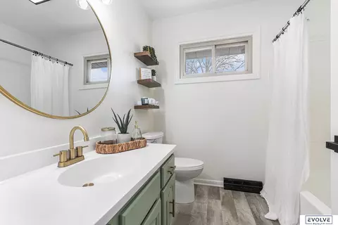 Bath - 10332 Wright St, Omaha, NE 68124 photo 2 of 3