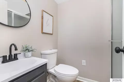 Bath - 10332 Wright St, Omaha, NE 68124 photo 3 of 3