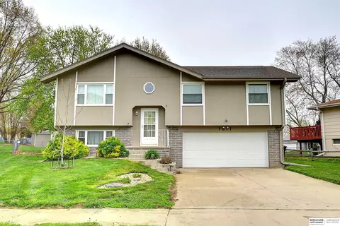 7511 S 147th St, Omaha, NE 68138