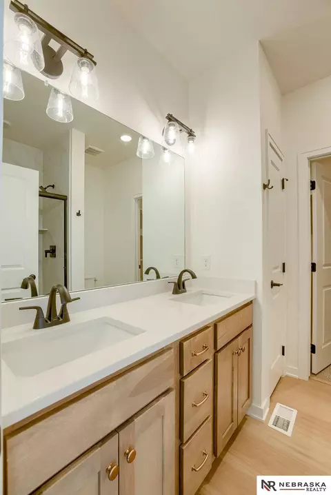 Bath - 16014 Daniel St, Bennington, NE 68007 photo 1 of 2