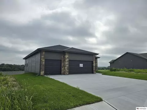 Exterior - 16014 Daniel St, Bennington, NE 68007 photo 2 of 5