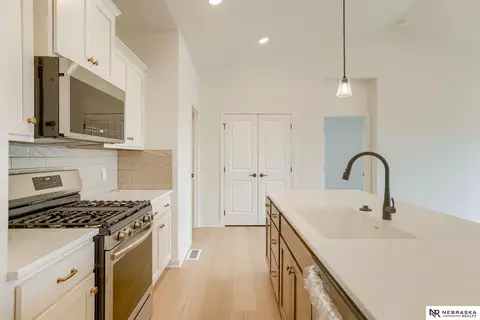 Kitchen - 16014 Daniel St, Bennington, NE 68007 photo 3 of 3