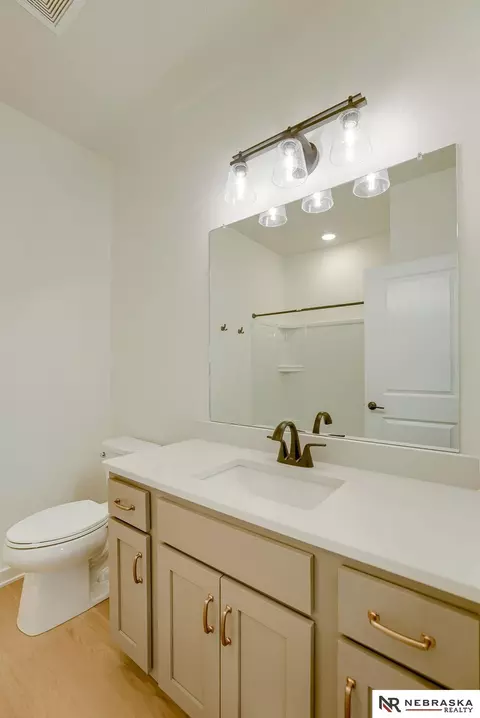 Bath - 16014 Daniel St, Bennington, NE 68007 photo 2 of 2