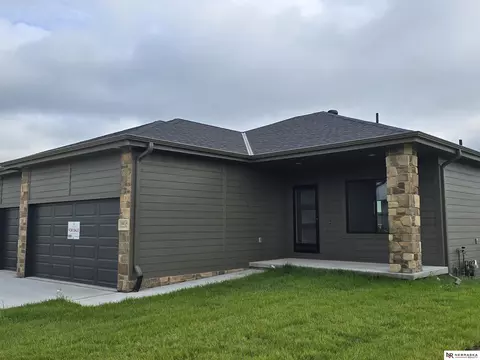 Exterior - 16014 Daniel St, Bennington, NE 68007 photo 3 of 5