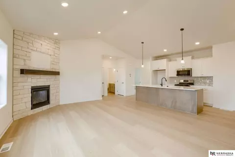 Living - 16014 Daniel St, Bennington, NE 68007 photo 4 of 5