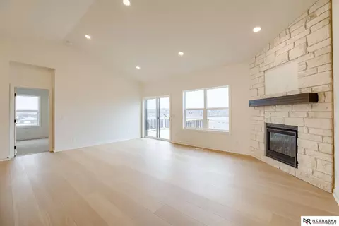Living - 16014 Daniel St, Bennington, NE 68007 photo 2 of 5