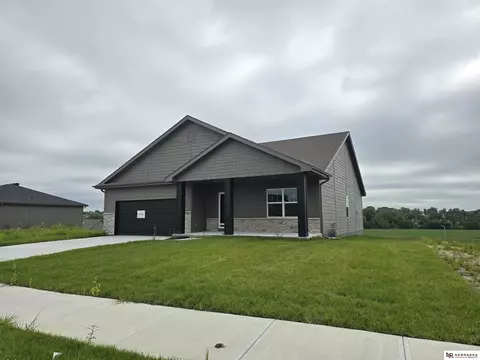 Exterior - 16006 Daniel St, Bennington, NE 68007 photo 2 of 5