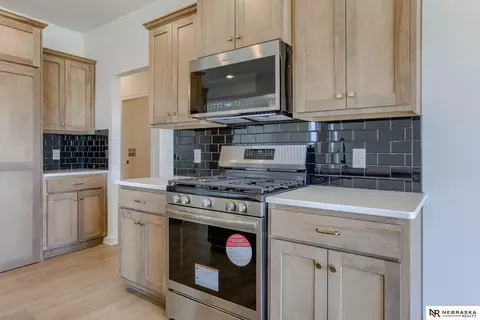 Kitchen - 16006 Daniel St, Bennington, NE 68007 photo 2 of 3