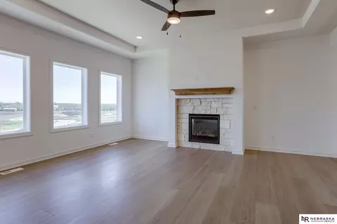 Living - 16006 Daniel St, Bennington, NE 68007 photo 3 of 4
