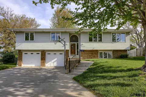 10224 M St, Omaha, NE 68127