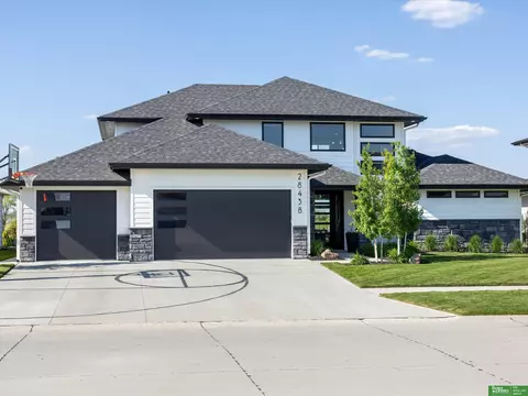 28438 Laurel Cir, Valley, NE 68064