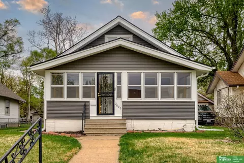 2025 Larimore Ave, Omaha, NE 68110