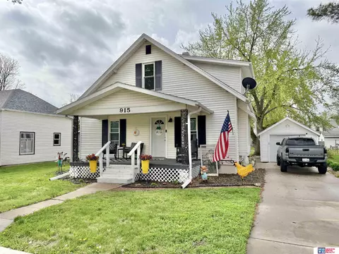 915 3rd St, Milford, NE 68405
