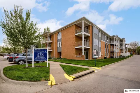 3001 S 51st Street Ct #202, Lincoln, NE 68506