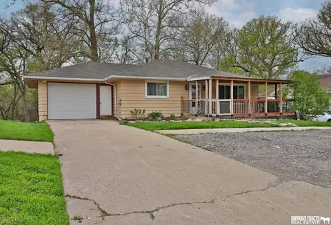 801 Eldora Ave, Weeping Water, NE 68463