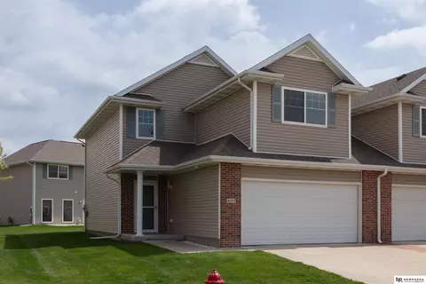 6144 Oakley St, Lincoln, NE 68512