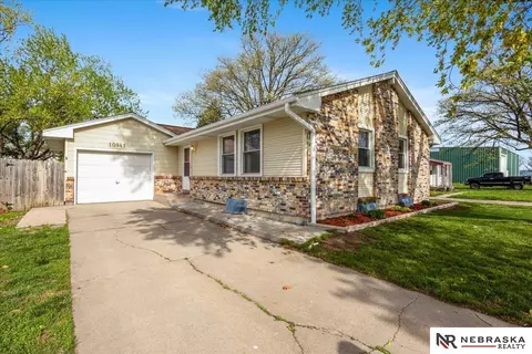 10941 N 141st St, Waverly, NE 68462