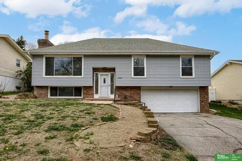 4924 N 114 St, Omaha, NE 68164