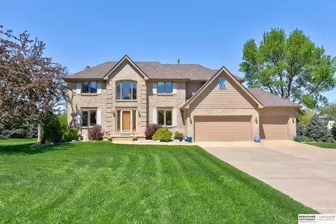 9750 Cinnamon Dr, Omaha, NE 68136