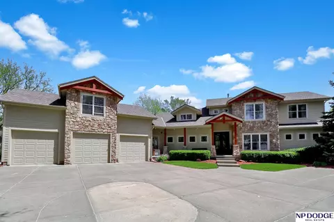 1021 S 211 St, Elkhorn, NE 68022
