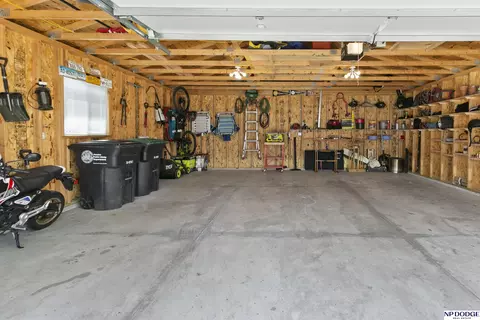 Exterior - 5018 Izard St, Omaha, NE 68132 photo 7 of 9