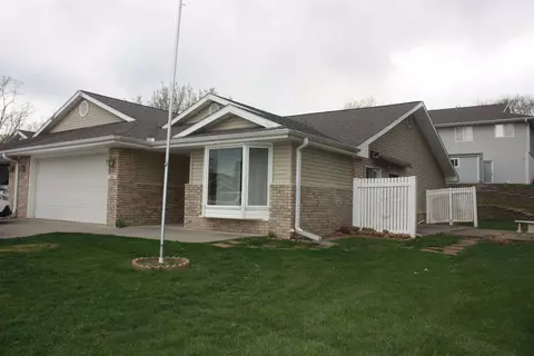 108 E Deer Ln, Plattsmouth, NE 68048