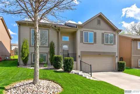 9145 Summit St, Omaha, NE 68122