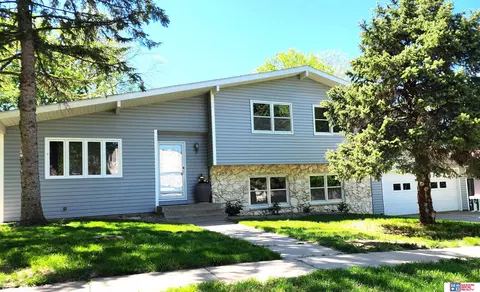 5141 S 37th St, Lincoln, NE 68516